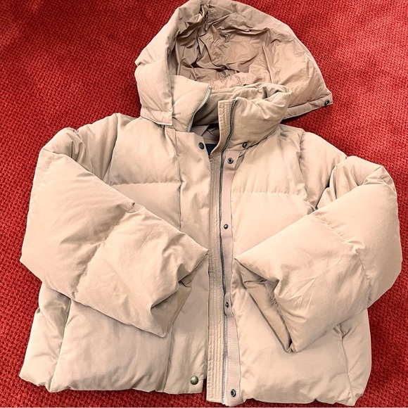♥️HostPick♥️Tan Banana Republic short puffer jacket, size large - Picture 1 of 9